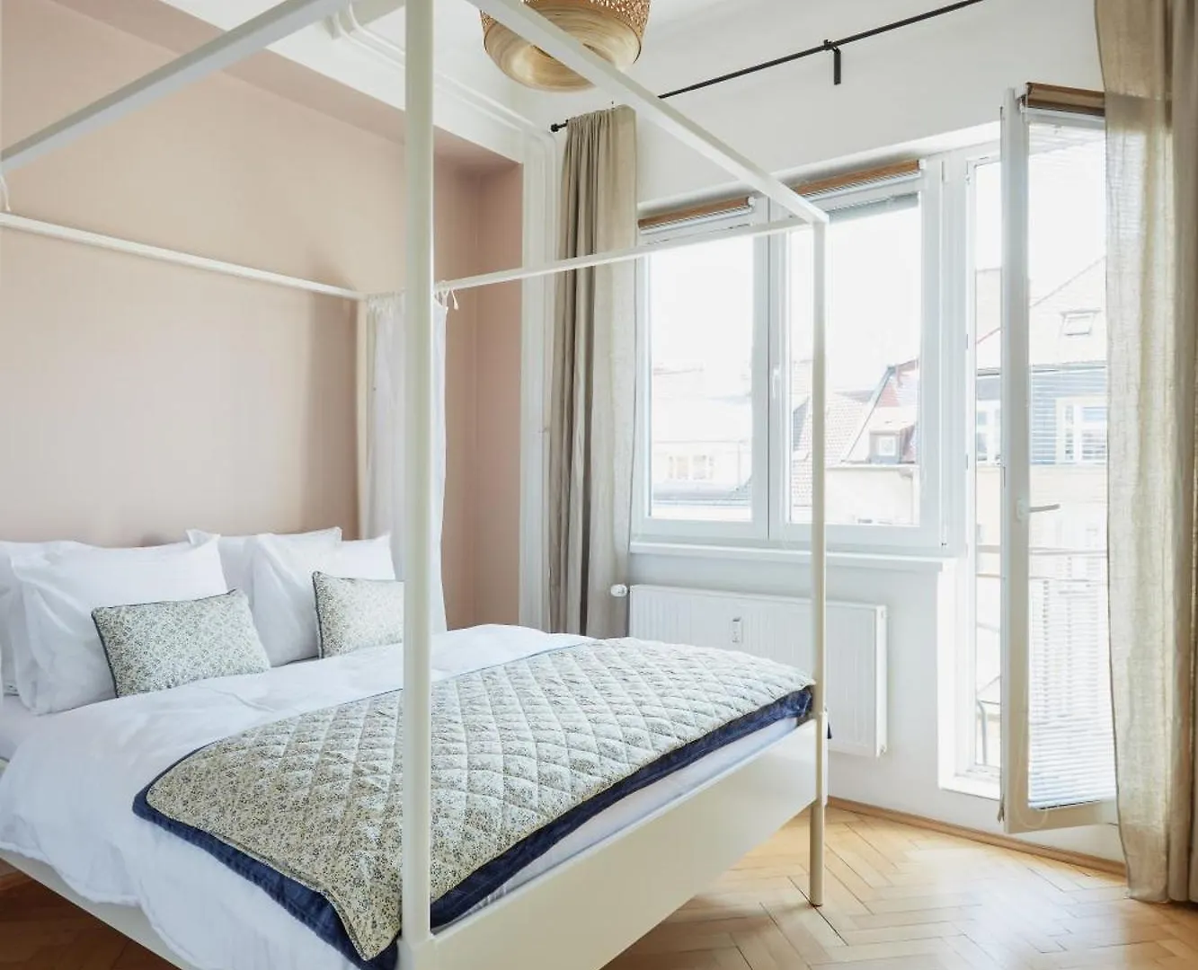 Luxury Riverside Apartment Praga
