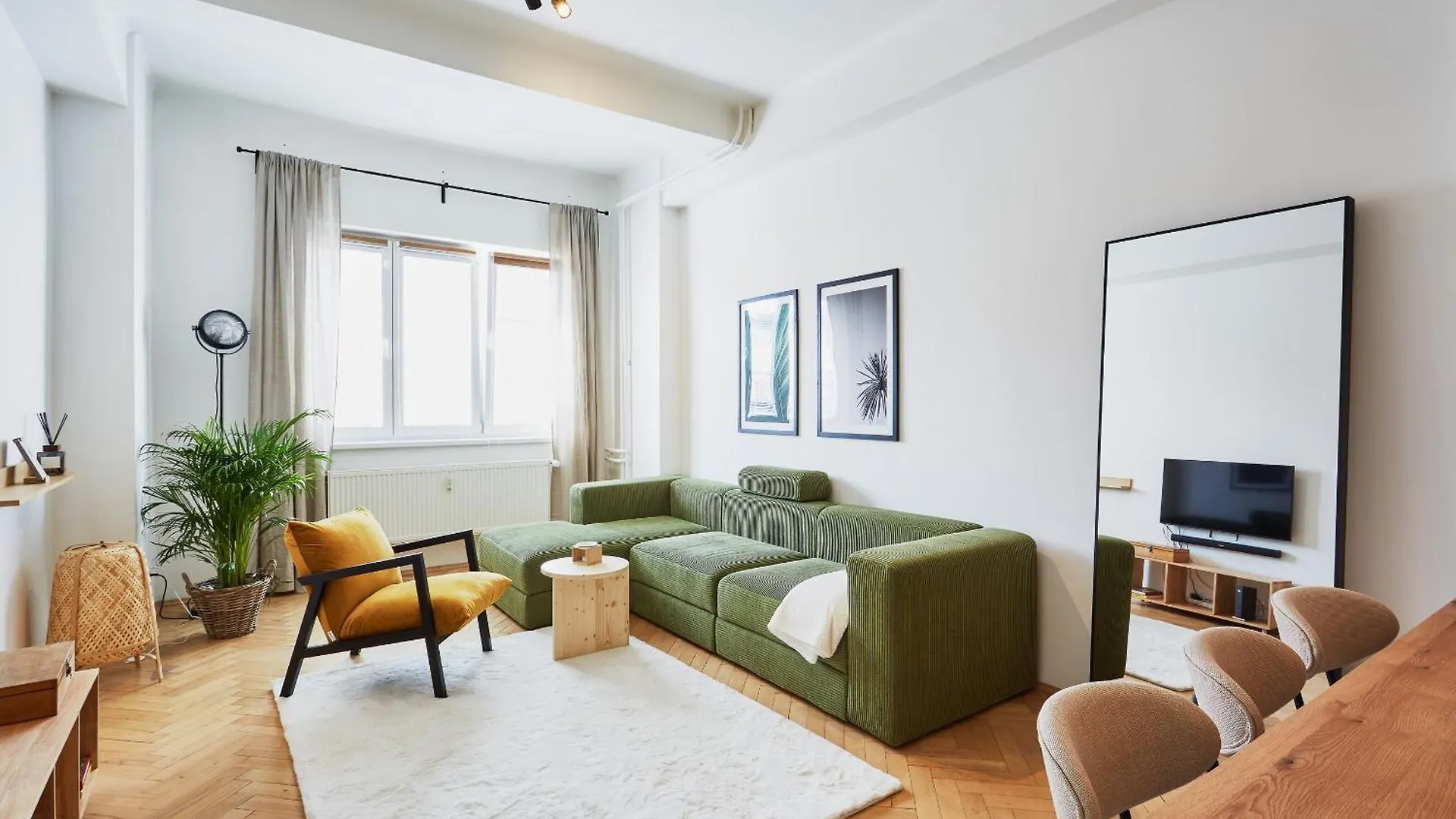 Luxury Riverside Apartment Praga
