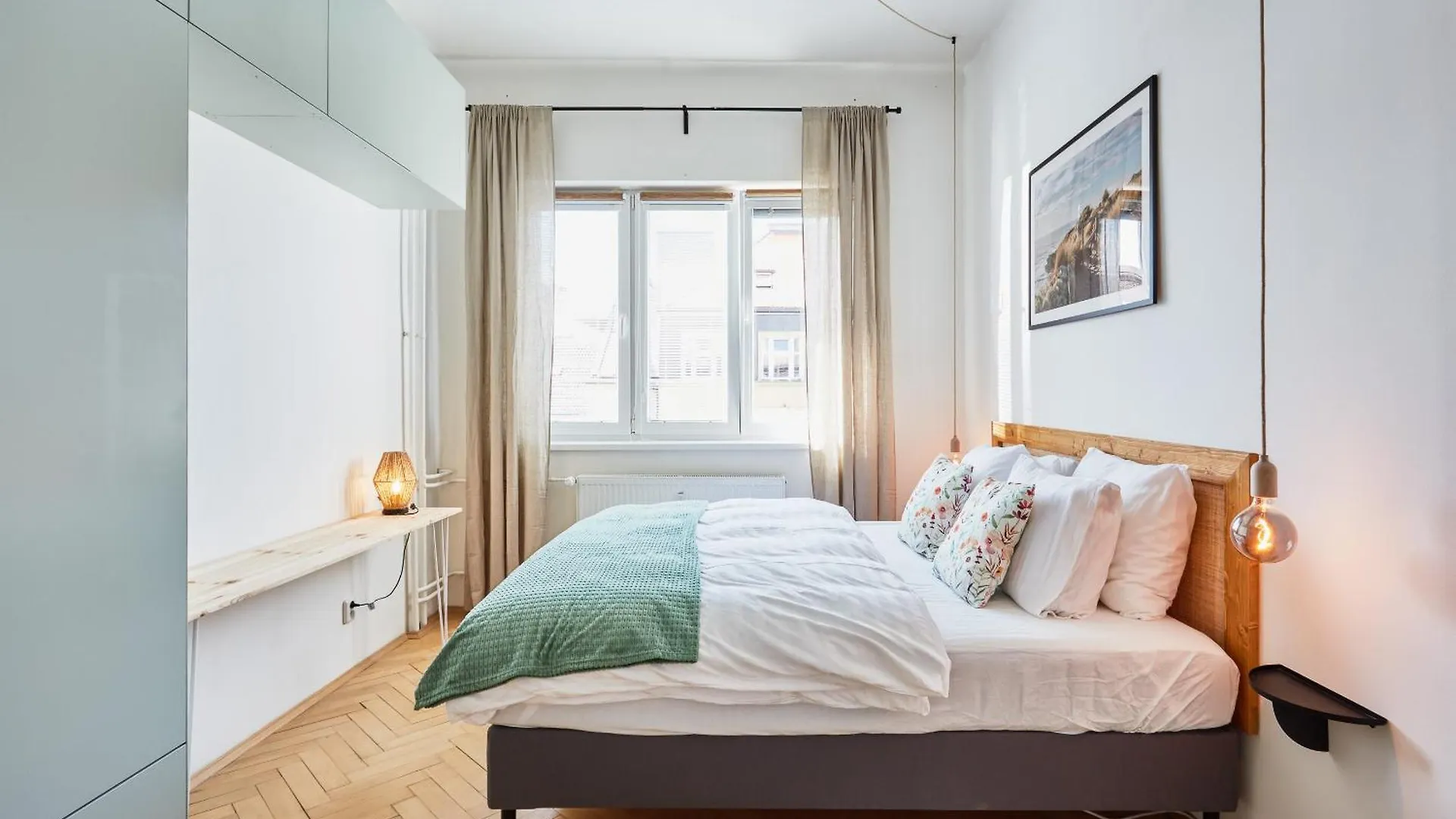 Luxury Riverside Apartment Praga 0*,