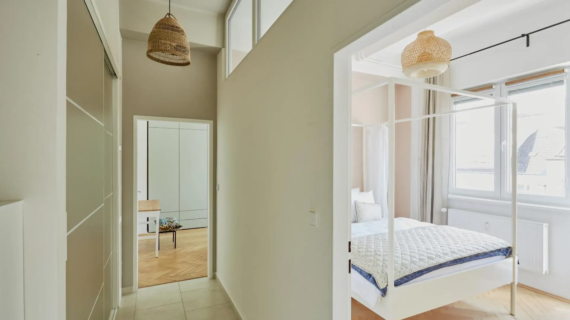 Luxury Riverside Apartment Praga